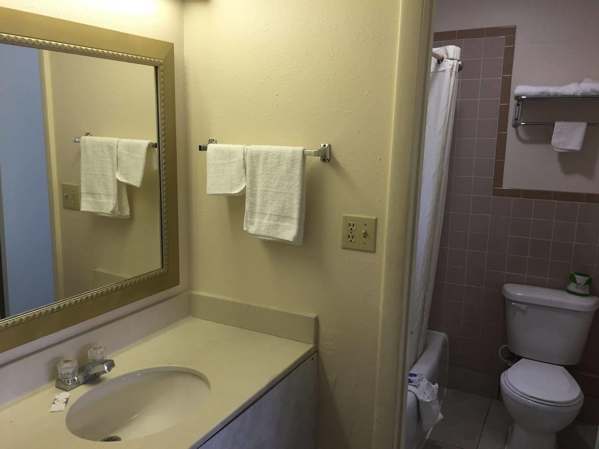 Economy Inn St. James 외부 사진